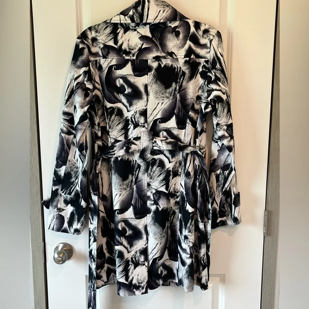 Calessa Women's Large Floral Black White Trench Coat Long Jacket - Picture 2 of 5